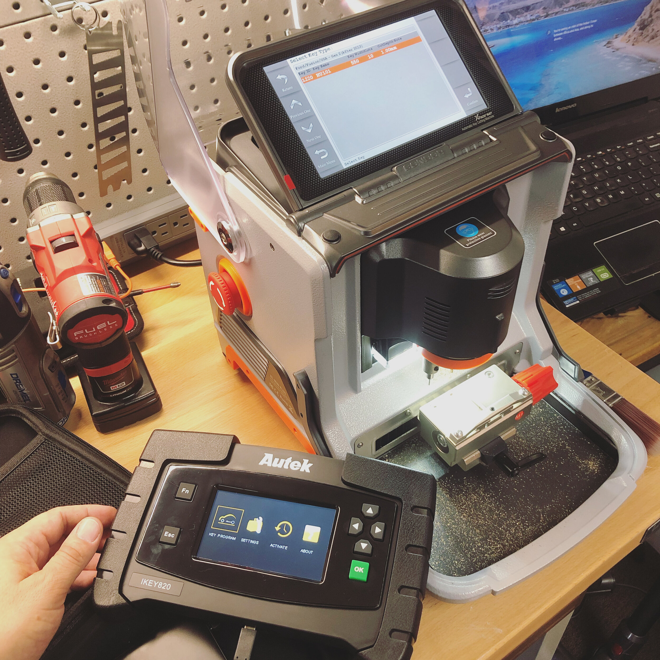 Autek key programmer and cutting machine used for automotive key services